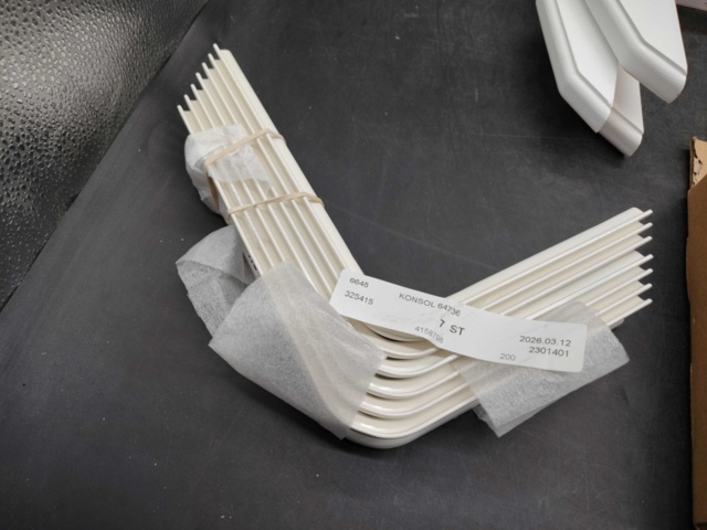 1531064-2 Brackets 29 pcs - Millers, wall brackets, white