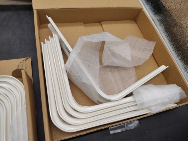 1531064-5 Brackets 29 pcs - Millers, wall brackets, white