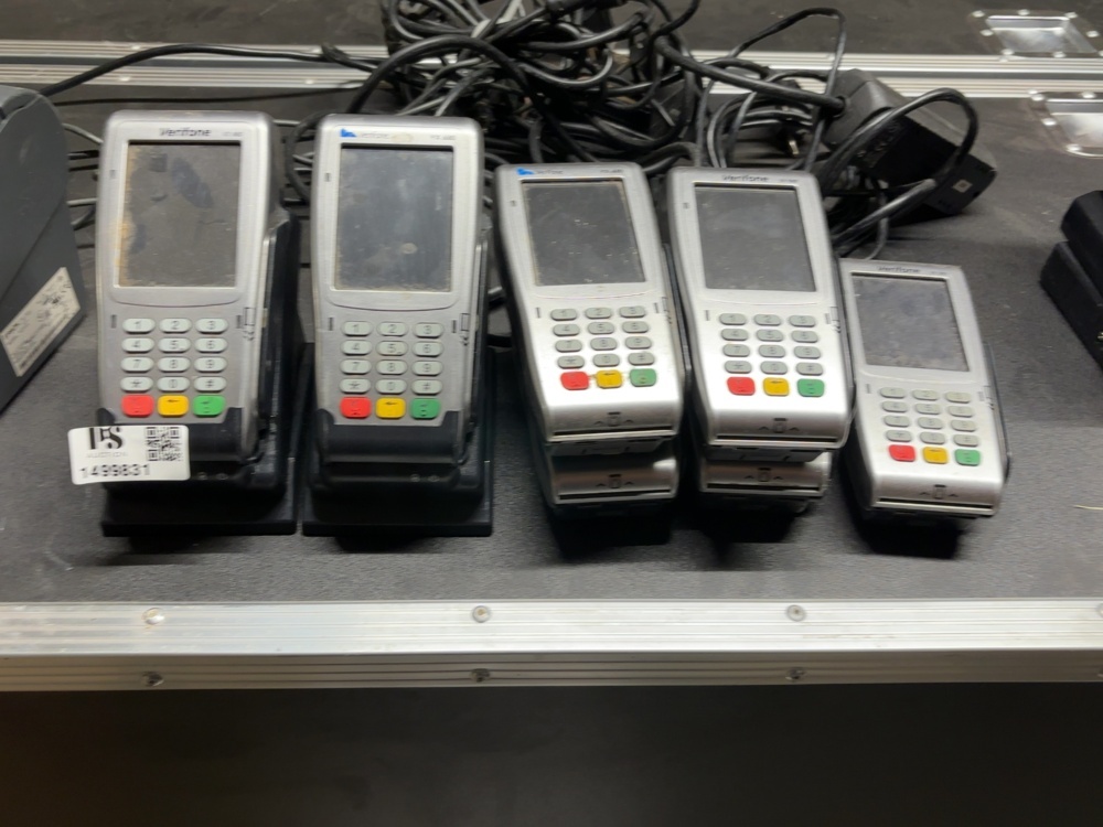 1499831-1 Kortterminaler med laddstationer - VeriFone VX680