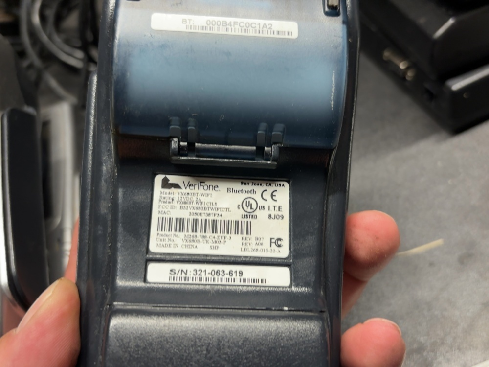 1499831-2 Kortterminaler med laddstationer - VeriFone VX680