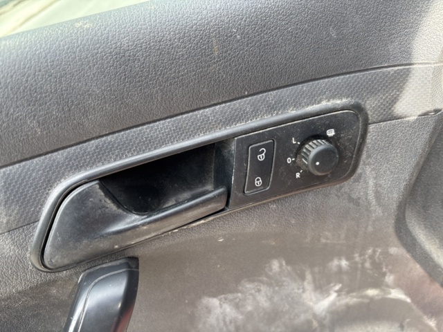 1532404-34 Volkswagen Caddy Maxi Panel Van 1.6 TDI DPF Manual - 2011