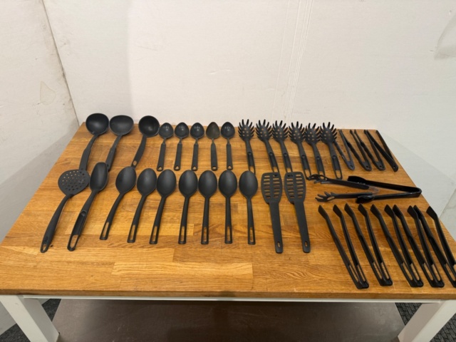 1141827-1 Parti med köksredskap