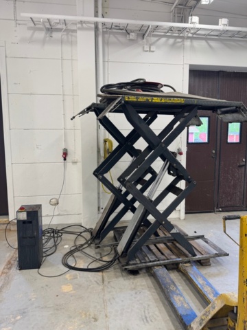 1405756-9 Car lift with control cabinet