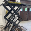 1405756-10 Car lift with control cabinet