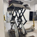 1405756-12 Car lift with control cabinet