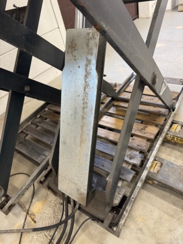 1405756-14 Car lift with control cabinet