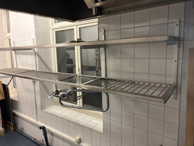 1491544-3 Catering equipment