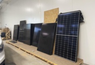1143483 Lot with solar panels, inverters and accessories for charging boxes