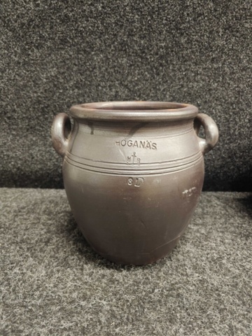 1532471-6 Stoneware mugs from Höganäs & Gustavsberg and Royal Copenhagen ceramic pots