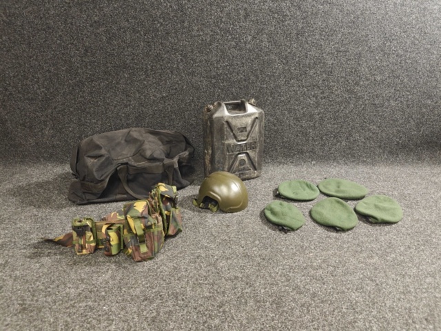 1532473-1 Militärutrustning