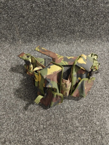 1532473-10 Militärutrustning