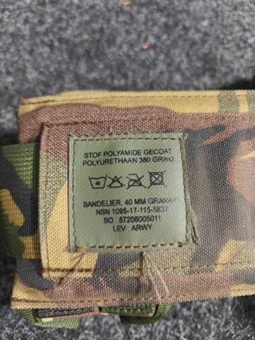 1532473-12 Militärutrustning