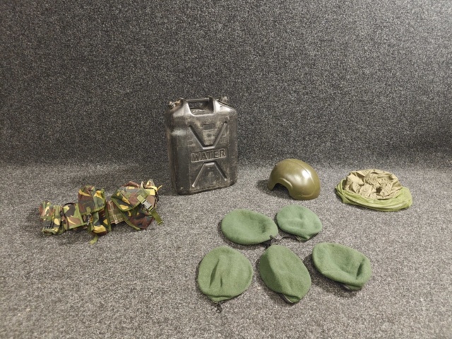 1532474-1 Militärutrustning
