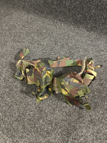 1532474-11 Militärutrustning