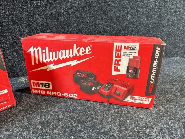1516028-3 Nytt/oanvändt dammutsug med batteri- och laddarsats - Milwaukee M18