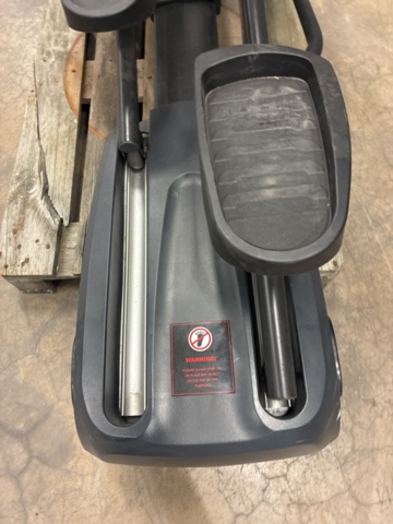 1532433-3 Crosstrainer Circle Fitness E7 Elliptical (Defective)