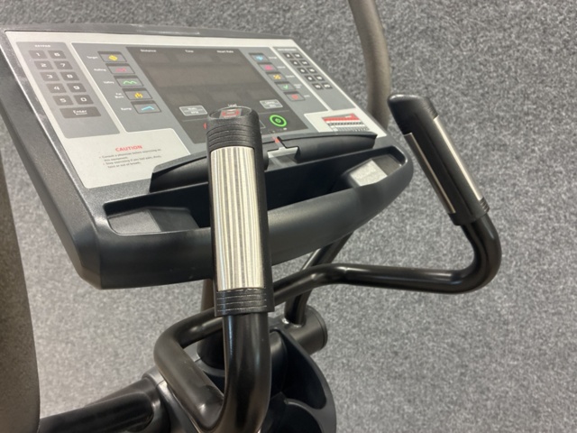 1532433-8 Crosstrainer Circle Fitness E7 Elliptical (Defective)
