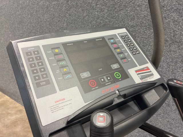 1532433-9 Crosstrainer Circle Fitness E7 Elliptical (Defective)