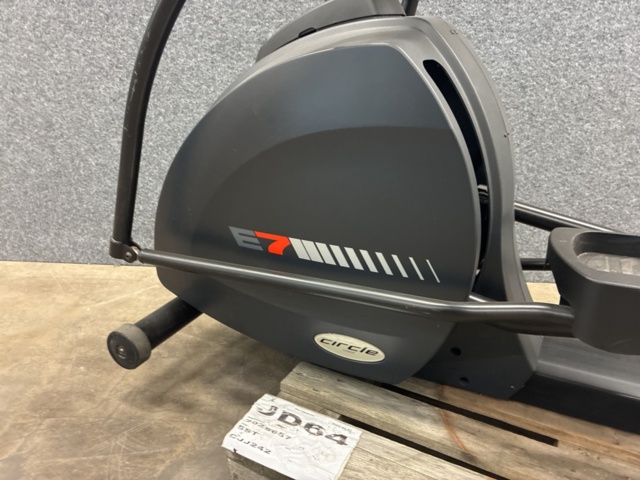 1532433-11 Crosstrainer Circle Fitness E7 Elliptical (Defective)