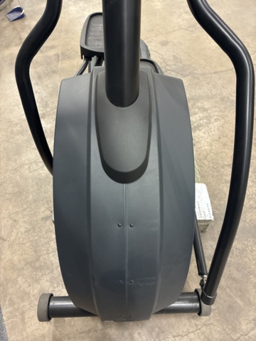 1532433-17 Crosstrainer Circle Fitness E7 Elliptical (Defective)