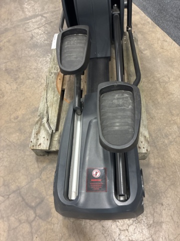 1532433-25 Crosstrainer Circle Fitness E7 Elliptical (Defective)