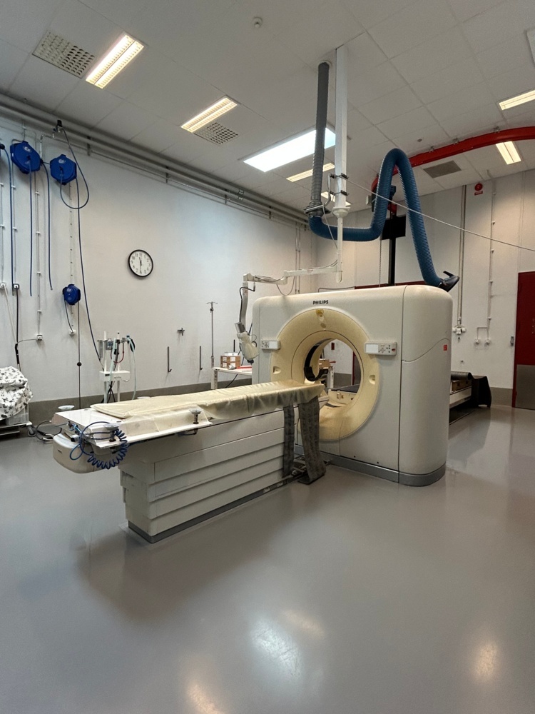 1453385-1 CT scanner with accessories - Philips Brilliance CT Big Bore - 2012