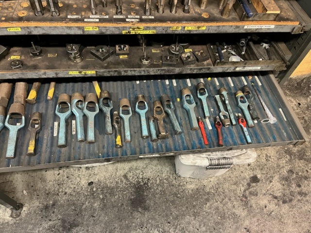 1532762-2 Sheet metal cabinet with drill threading tool