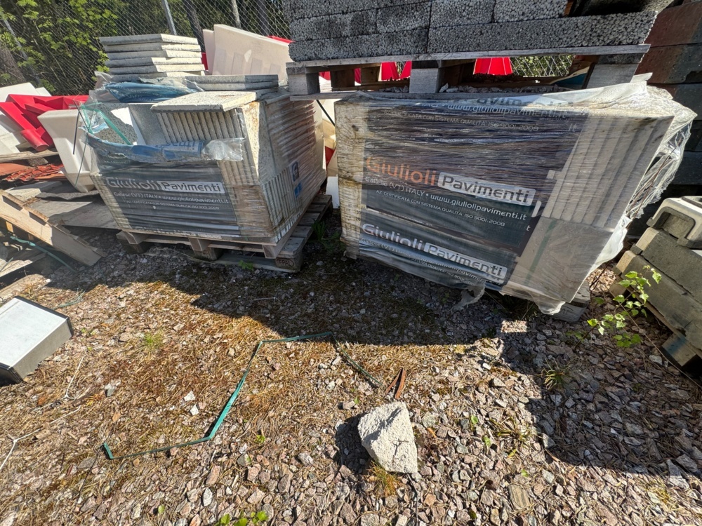 1405809-1 Granitklinker – nya 300x300x25 mm ca 504 st