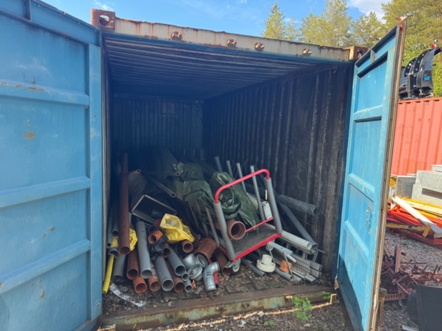 1405814-2 20-fots container med innehåll