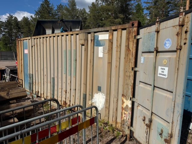 1405814-1 20-fots container med innehåll