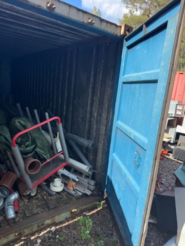 1405814-5 20-fots container med innehåll