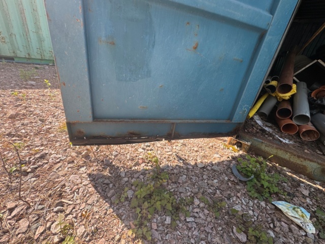 1405814-7 20-fots container med innehåll
