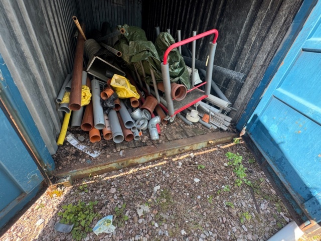 1405814-8 20-fots container med innehåll