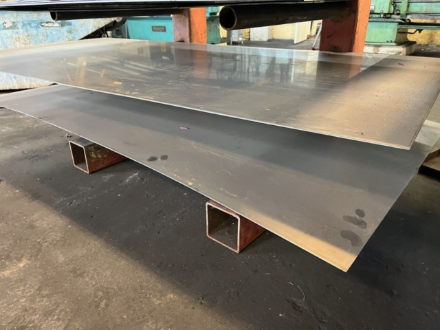 1532773-5 Materialställ med diverse plåtmaterial