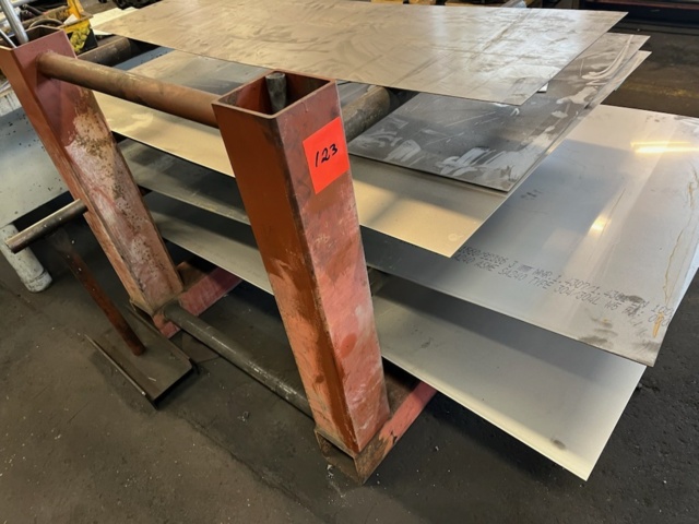 1532773-1 Materialställ med diverse plåtmaterial