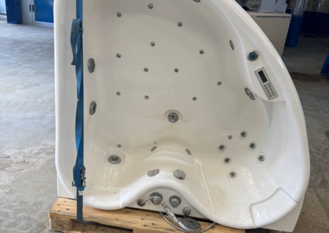 Massage bathtub / whirlpool bathtub