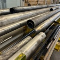 1532783-3 Materialställningar med diverse rör och stålbalk