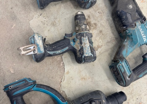 4 Makita battery machines