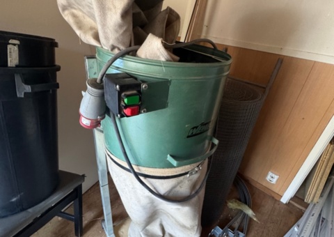 Chip extractor