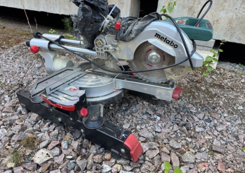 Crosscut and miter saw Metabo