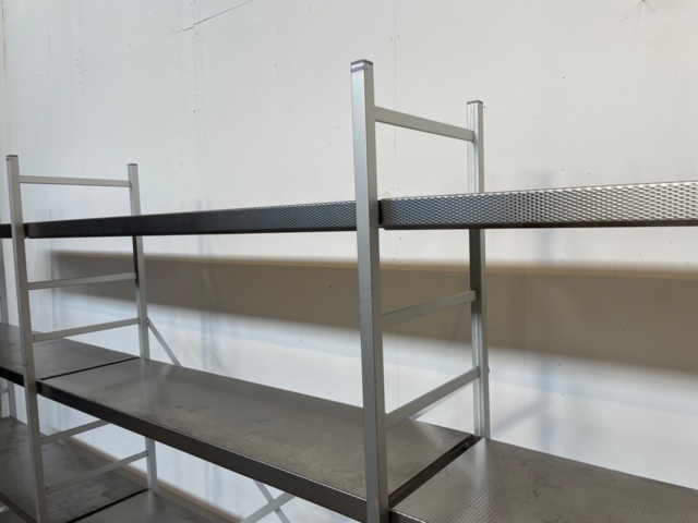 1532608-2 Hyllsystem - rostfritt för kalla fuktiga ytor (3,9 m)