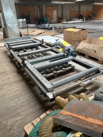 1521770-4 Load carrier with roller conveyor - EAB Type 824000000