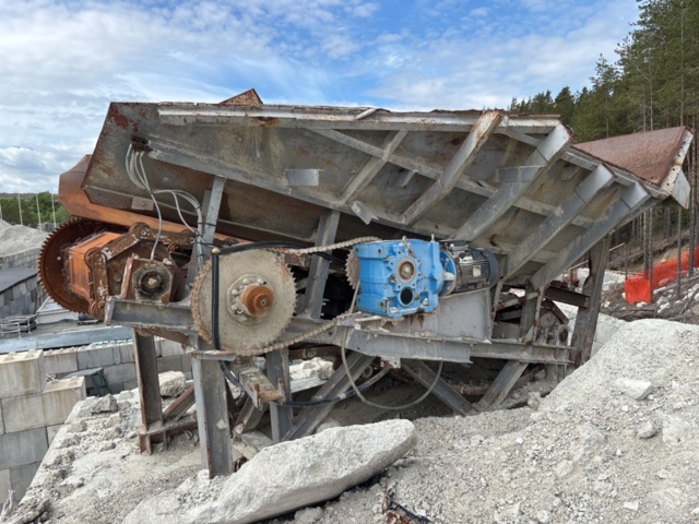 Matarficka/Mottagningstratt med matarverk