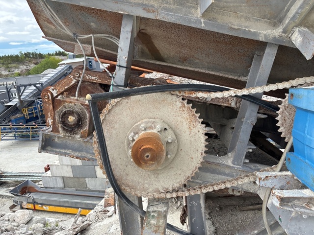 1505919-8 Feeder pocket/Receiving hopper with feeder