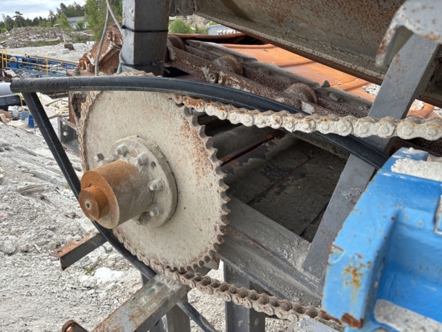 1505919-13 Feeder pocket/Receiving hopper with feeder
