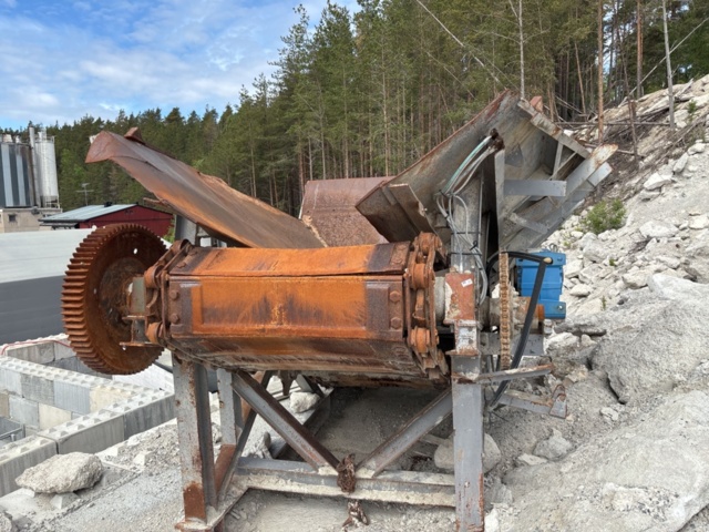 1505919-19 Feeder pocket/Receiving hopper with feeder