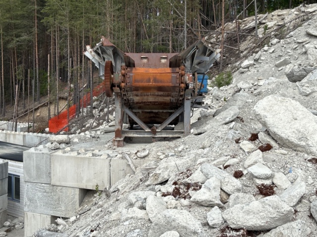 1505919-22 Feeder pocket/Receiving hopper with feeder