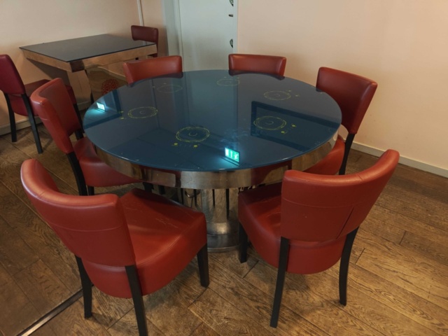 1485205-8 Hotpot bord med värmeplattor, stolar och grytor