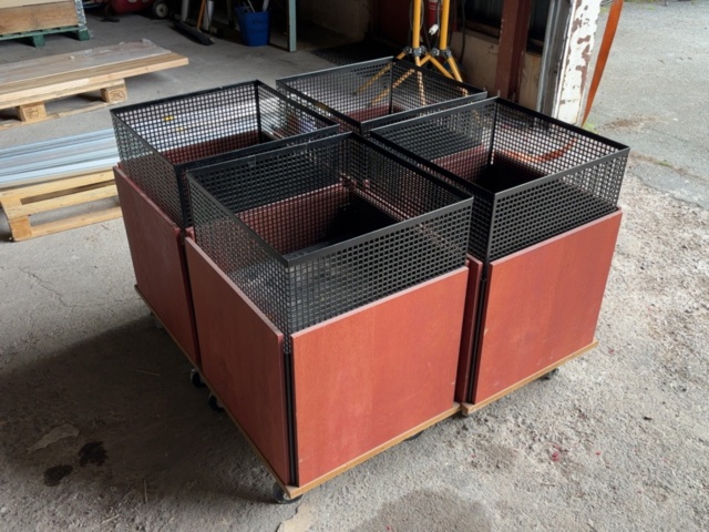 1499936-4 Shop baskets/display baskets 4 pcs
