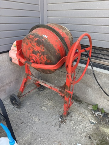 1505926-1 Betongblandare och skottkärra